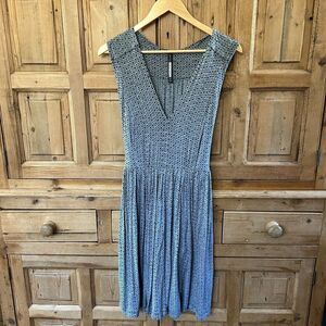Plenty by Tracy Reese Medium Gray Black Dress Tank‎ V-Neck Belted Dotted Anthro
